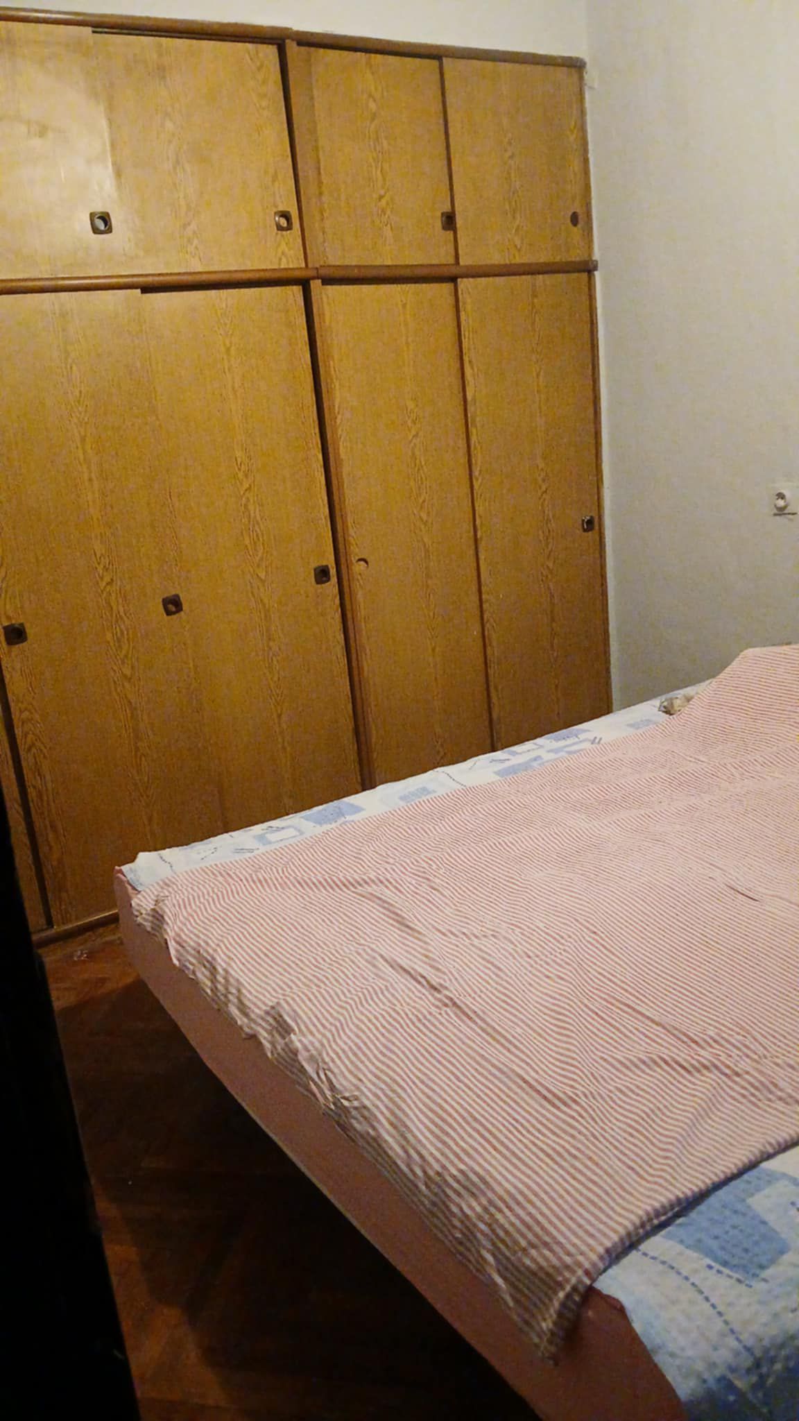Izdaje se kuća sa dvorištem – Vojvode Mirka Petrovića 24, Konik, Podgorica